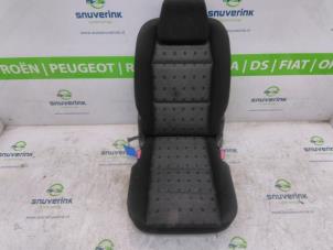 Używane Fotel tylny Peugeot 307 SW (3H) 2.0 16V Cena € 70,00 Procedura marży oferowane przez Snuverink Autodemontage