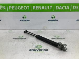 Usagé Kit amortisseur gaz hayon Renault Captur (2R) 0.9 Energy TCE 12V Prix € 30,00 Règlement à la marge proposé par Snuverink Autodemontage