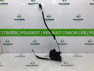 Usagé Serrure avant droite Renault Captur (2R) 0.9 Energy TCE 12V Prix € 30,00 Règlement à la marge proposé par Snuverink Autodemontage