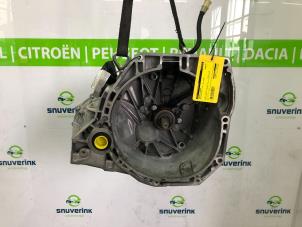Usagé Boîte de vitesse Dacia Duster (HS) 1.2 TCE 16V Prix € 550,00 Règlement à la marge proposé par Snuverink Autodemontage