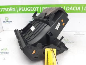 Usagé Boîte à gants Renault Scénic III (JZ) 1.4 16V TCe 130 Prix € 30,00 Règlement à la marge proposé par Snuverink Autodemontage