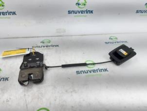 Used Rear seat lock BMW 5 serie Gran Turismo (F07) 530d xDrive 24V Price € 20,00 Margin scheme offered by Snuverink Autodemontage