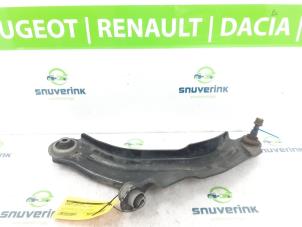 Używane Wahacz zawieszenia lewy przód Renault Clio IV (5R) 1.6 Turbo 16V RS 200 EDC Cena € 75,00 Procedura marży oferowane przez Snuverink Autodemontage