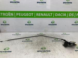 Usagé Verrouillage toit escamotable Peugeot 306 (7D) 2.0 16V Prix € 135,00 Règlement à la marge proposé par Snuverink Autodemontage