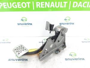 Used Brake pedal Renault Clio IV (5R) 1.6 Turbo 16V RS 200 EDC Price € 70,00 Margin scheme offered by Snuverink Autodemontage