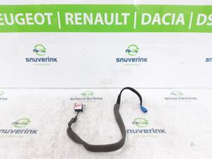 Używane Antena Renault Clio IV (5R) 1.6 Turbo 16V RS 200 EDC Cena € 25,00 Procedura marży oferowane przez Snuverink Autodemontage