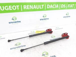 Used Set of tailgate gas struts Renault Clio IV (5R) 1.6 Turbo 16V RS 200 EDC Price € 20,00 Margin scheme offered by Snuverink Autodemontage