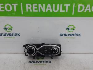 Używane Panel sterowania nagrzewnicy Renault Clio IV (5R) 1.6 Turbo 16V RS 200 EDC Cena € 30,00 Procedura marży oferowane przez Snuverink Autodemontage