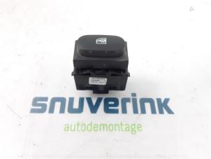 Usados Interruptor Renault Clio IV (5R) 1.6 Turbo 16V RS 200 EDC Precio € 15,00 Norma de margen ofrecido por Snuverink Autodemontage