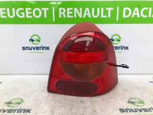 Usagé Feu arrière secondaire droit Renault Twingo (C06) 1.2 Prix € 20,00 Règlement à la marge proposé par Snuverink Autodemontage