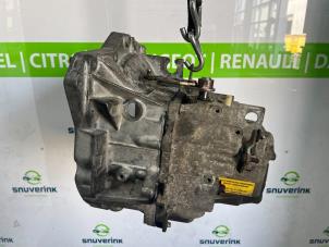 Używane Skrzynia biegów Renault Master Cena € 650,00 Procedura marży oferowane przez Snuverink Autodemontage