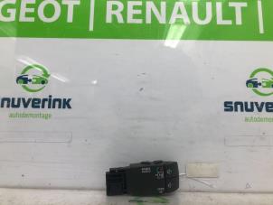 Used Steering wheel mounted radio control Renault Twingo II (CN) 1.2 16V Price € 20,00 Margin scheme offered by Snuverink Autodemontage