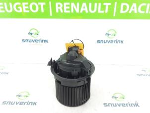 Used Heating and ventilation fan motor Renault Clio IV Estate/Grandtour (7R) 1.2 TCE 16V GT EDC Price € 30,00 Margin scheme offered by Snuverink Autodemontage