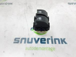 Used Electric window switch Renault Clio IV Estate/Grandtour (7R) 1.2 TCE 16V GT EDC Price € 30,00 Margin scheme offered by Snuverink Autodemontage