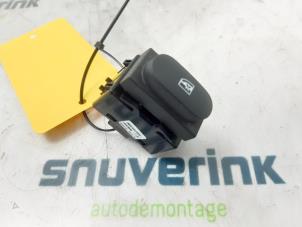 Usados Interruptor Renault Clio IV Estate/Grandtour (7R) 1.2 TCE 16V GT EDC Precio € 15,00 Norma de margen ofrecido por Snuverink Autodemontage