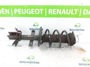 Used Front shock absorber rod, right Renault Clio IV Estate/Grandtour (7R) 1.2 TCE 16V GT EDC Price € 40,00 Margin scheme offered by Snuverink Autodemontage