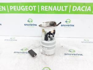 Używane Elektryczna pompa paliwa Renault Clio IV Estate/Grandtour (7R) 1.2 TCE 16V GT EDC Cena € 45,00 Procedura marży oferowane przez Snuverink Autodemontage