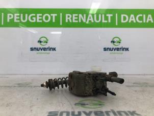Usagé Distributeur de pression des freins Renault Kangoo Express (FC) 1.5 dCi 60 Prix € 84,70 Prix TTC proposé par Snuverink Autodemontage