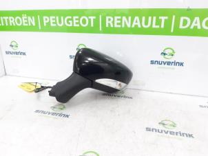 Used Wing mirror, left Renault Clio IV Estate/Grandtour (7R) 1.2 TCE 16V GT EDC Price € 70,00 Margin scheme offered by Snuverink Autodemontage