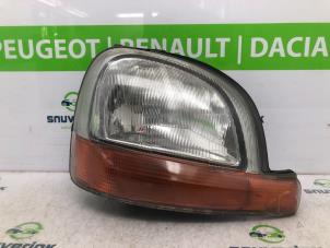 Używane Reflektor prawy Renault Kangoo Express (FC) 1.5 dCi 60 Cena € 60,50 Z VAT oferowane przez Snuverink Autodemontage