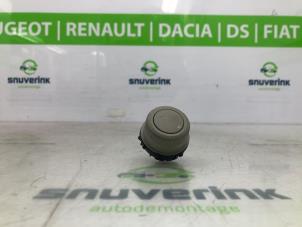 Usagé Commutateur toit ouvrant Renault Scénic II (JM) 1.9 dCi 115 Prix € 50,00 Règlement à la marge proposé par Snuverink Autodemontage