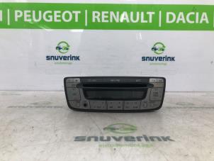 Używane Radio Peugeot 107 1.0 12V Cena € 75,00 Procedura marży oferowane przez Snuverink Autodemontage