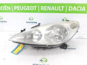 Used Headlight, left Peugeot 307 CC (3B) 2.0 16V Price € 60,00 Margin scheme offered by Snuverink Autodemontage