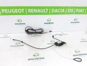 Usagé Conduit hydraulique toit escamotable Peugeot 307 CC (3B) 2.0 16V Prix € 125,00 Règlement à la marge proposé par Snuverink Autodemontage