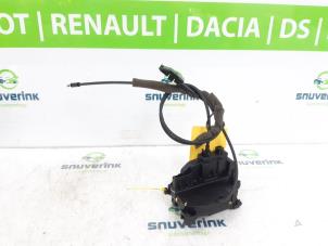 Usagé Mécanique de verrouillage porte coulissante gauche Renault Kangoo/Grand Kangoo (KW) 1.6 16V Prix € 30,00 Règlement à la marge proposé par Snuverink Autodemontage