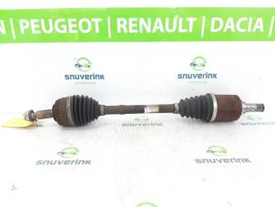 Usagé Arbre de transmission avant gauche Dacia Duster (HS) 1.2 TCE 16V Prix € 90,00 Règlement à la marge proposé par Snuverink Autodemontage