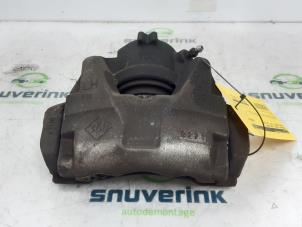 Used Front brake calliper, left Dacia Duster (HS) 1.2 TCE 16V Price € 45,00 Margin scheme offered by Snuverink Autodemontage