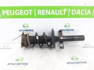 Used Front shock absorber rod, right Renault Clio IV (5R) 1.6 Turbo 16V RS 200 EDC Price € 55,00 Margin scheme offered by Snuverink Autodemontage