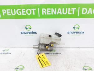 Używane Glówny cylinder hamulcowy Renault Clio IV (5R) 1.6 Turbo 16V RS 200 EDC Cena € 45,00 Procedura marży oferowane przez Snuverink Autodemontage