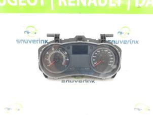 Used Instrument panel Renault Clio III (BR/CR) 1.2 16V 75 Price € 40,00 Margin scheme offered by Snuverink Autodemontage