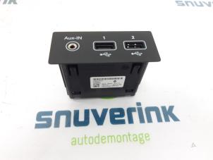 Used AUX / USB connection Renault Twingo III (AH) ZE R80 Price € 30,00 Margin scheme offered by Snuverink Autodemontage