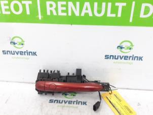 Usagé Poignée de porte arrière droite Renault Scénic II (JM) 1.6 16V Prix € 30,00 Règlement à la marge proposé par Snuverink Autodemontage