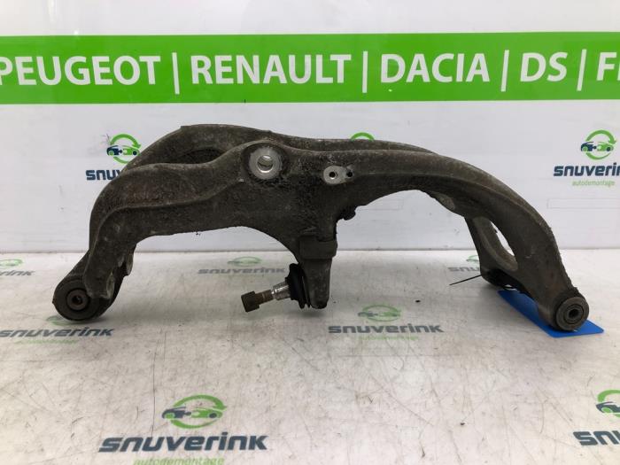 Front wishbone, right from a Peugeot 407 SW (6E) 1.6 HDiF 16V 2005