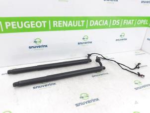 Used Set of tailgate gas struts Volvo XC90 II 2.0 T8 16V Twin Engine AWD Price € 100,00 Margin scheme offered by Snuverink Autodemontage