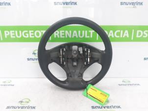 Usagé Commande radio volant Opel Vivaro 2.5 CDTI 16V Prix € 30,25 Prix TTC proposé par Snuverink Autodemontage