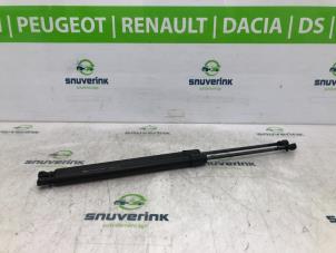 Używane Zestaw amortyzatorów gazowych tylnej klapy Peugeot 508 SW (8E/8U) 2.0 HDiF 16V Cena € 20,00 Procedura marży oferowane przez Snuverink Autodemontage