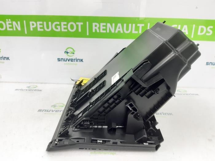 Glovebox from a Renault Clio V (RJAB) 1.0 TCe 90 12V 2022