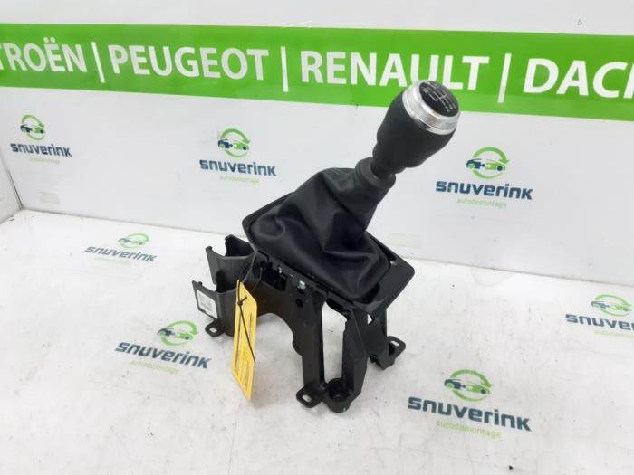Gear stick from a Renault Clio V (RJAB) 1.0 TCe 90 12V 2022