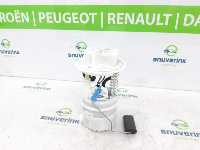 Electric fuel pump from a Renault Clio V (RJAB) 1.0 TCe 90 12V 2022