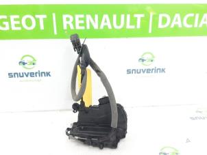 Used Rear door lock mechanism 4-door, left Renault Clio V (RJAB) 1.0 TCe 90 12V Price € 40,00 Margin scheme offered by Snuverink Autodemontage