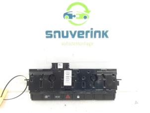 Used Panic lighting switch Renault Clio V (RJAB) 1.0 TCe 90 12V Price € 40,00 Margin scheme offered by Snuverink Autodemontage