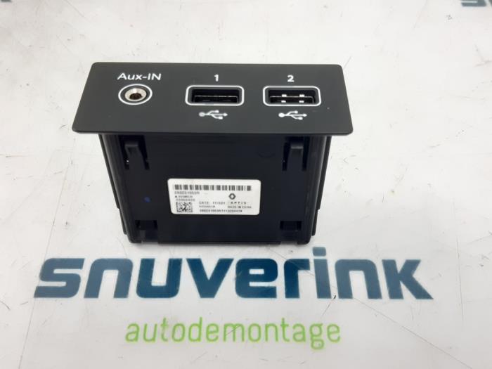 AUX / USB connection from a Renault Clio V (RJAB) 1.0 TCe 90 12V 2022
