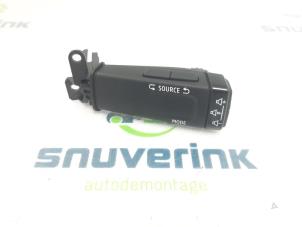 Used Steering wheel mounted radio control Renault Clio V (RJAB) 1.0 TCe 90 12V Price € 30,00 Margin scheme offered by Snuverink Autodemontage