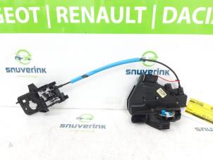 Used Front door lock mechanism 4-door, right Kia Stonic (YB) 1.0i T-GDi 12V Eco-Dynamics+ Price € 50,00 Margin scheme offered by Snuverink Autodemontage