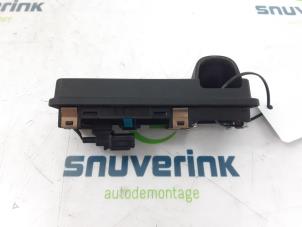 Używane Przelacznik pokrywy bagaznika Kia Stonic (YB) 1.0i T-GDi 12V Eco-Dynamics+ Cena € 35,00 Procedura marży oferowane przez Snuverink Autodemontage