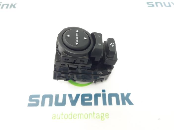 Używane Przelacznik lusterka Kia Stonic (YB) 1.0i T-GDi 12V Eco-Dynamics+ Cena € 14,98 Procedura marży oferowane przez Snuverink Autodemontage